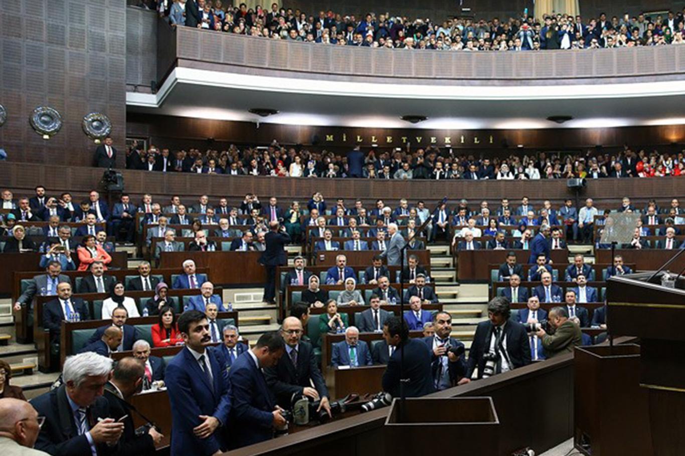AK Parti'de 22 isim yeniden aday olmadı AK Parti'de 22 isim yeniden aday olmadı